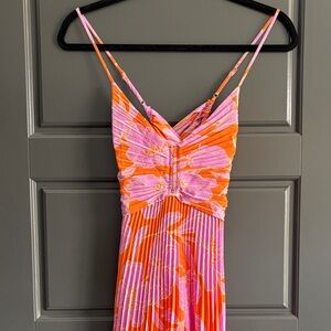 ASTR the Label - Floral Pleated Midi Dress in Pink and Orange
